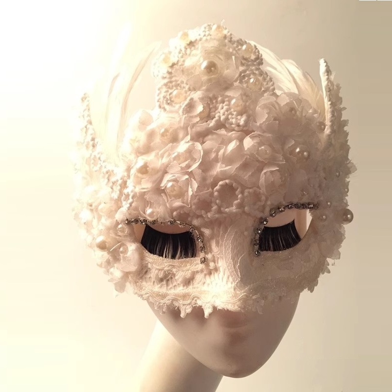 Beauty Makeup Ball White Feath - Beauty Halloween Makeup reseña y precio